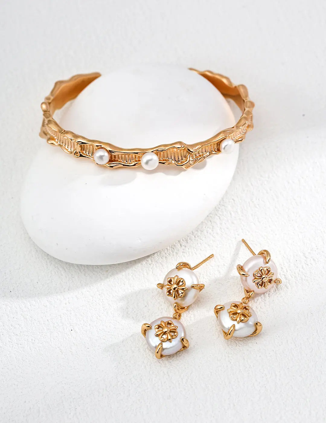 Freshwater Coin Pearl Gothic Fleur-de-Lis Drop Earrings 925 Silver Vintage Gold 3cm Irregular Beauty Pearl