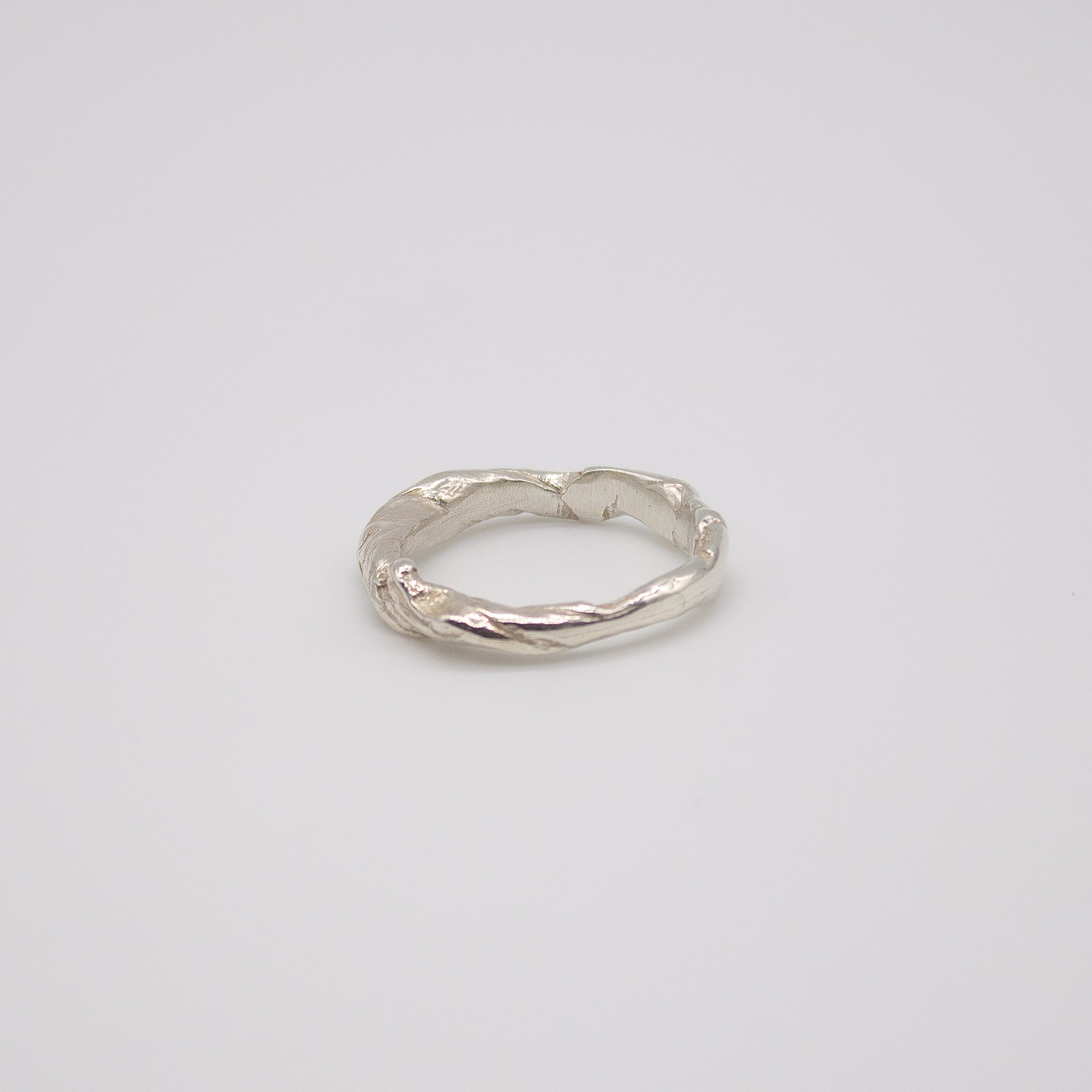 FEVIK // Ring mit organischem Twist
