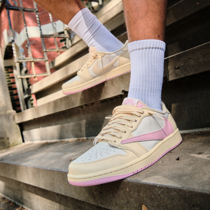  Retro Low OG SP Travis Scott Shy Pink