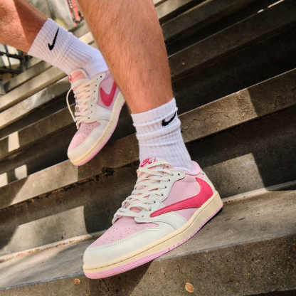 1 Retro Low OG SP Travis Scott Sail Tropical Pink