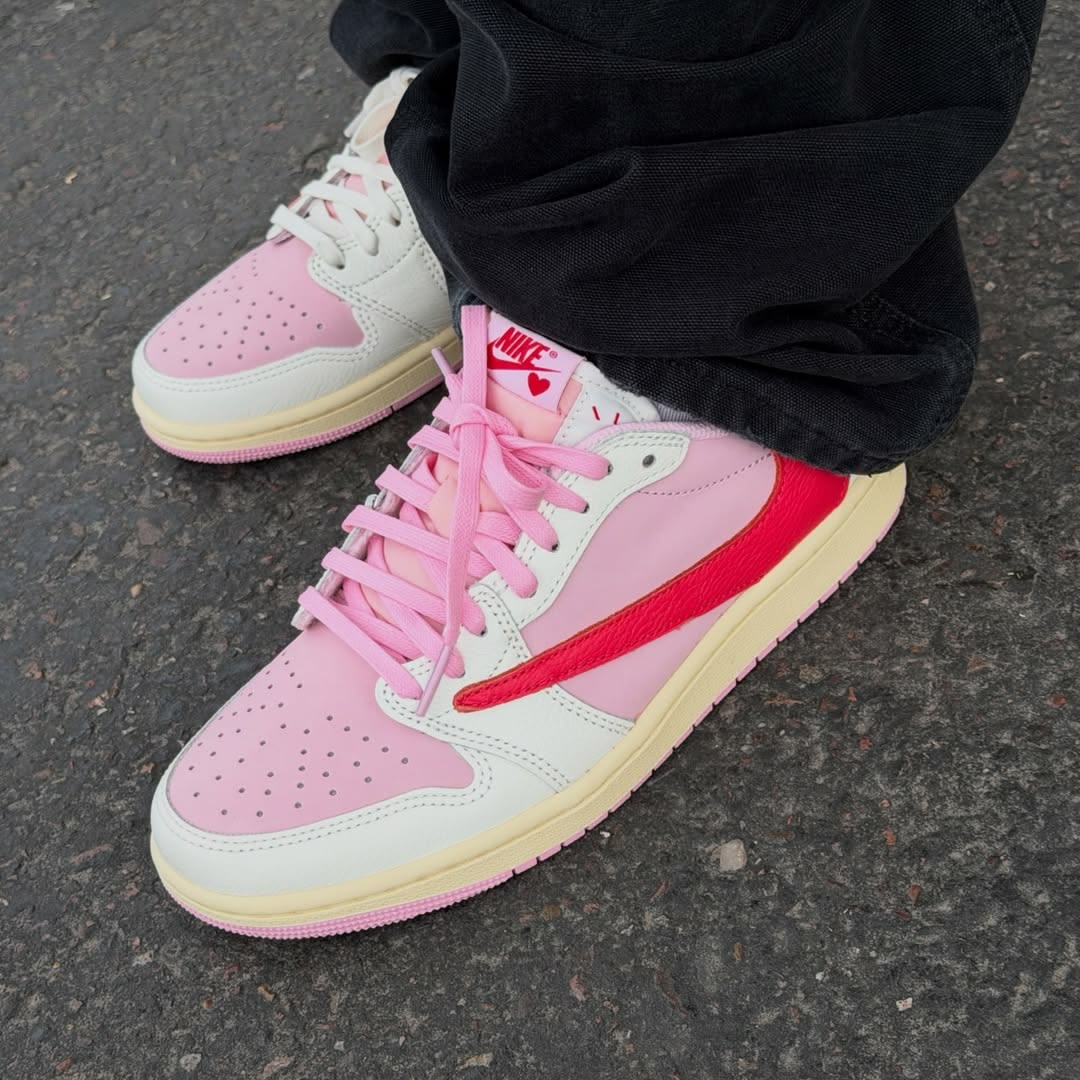 1 Retro Low OG SP Travis Scott Sail Tropical Pink