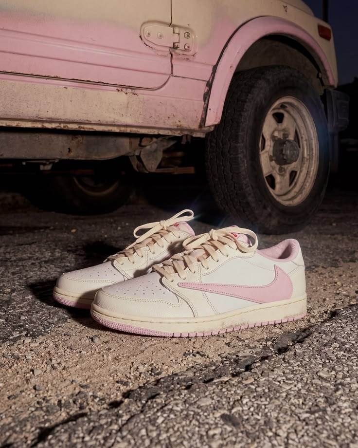  Retro Low OG SP Travis Scott Shy Pink