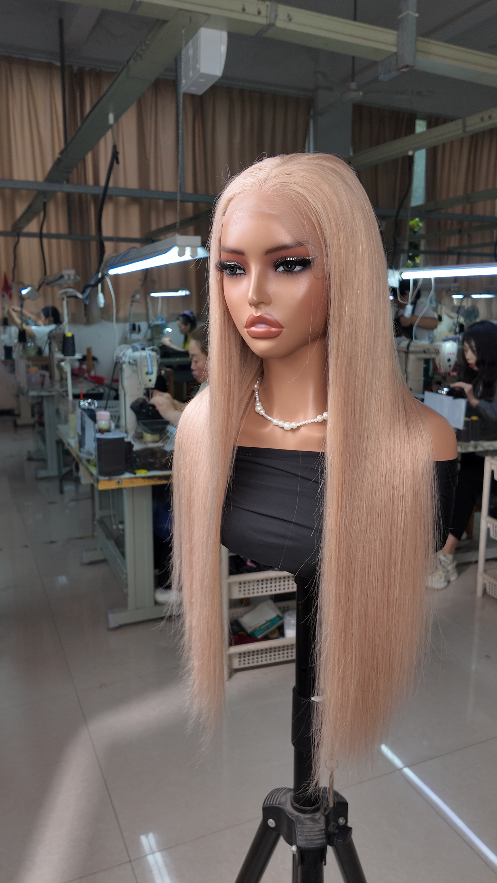 Champagne Blonde Silky Straight Wig Glueless Wig 4*7 Lace 26 inches (338g）