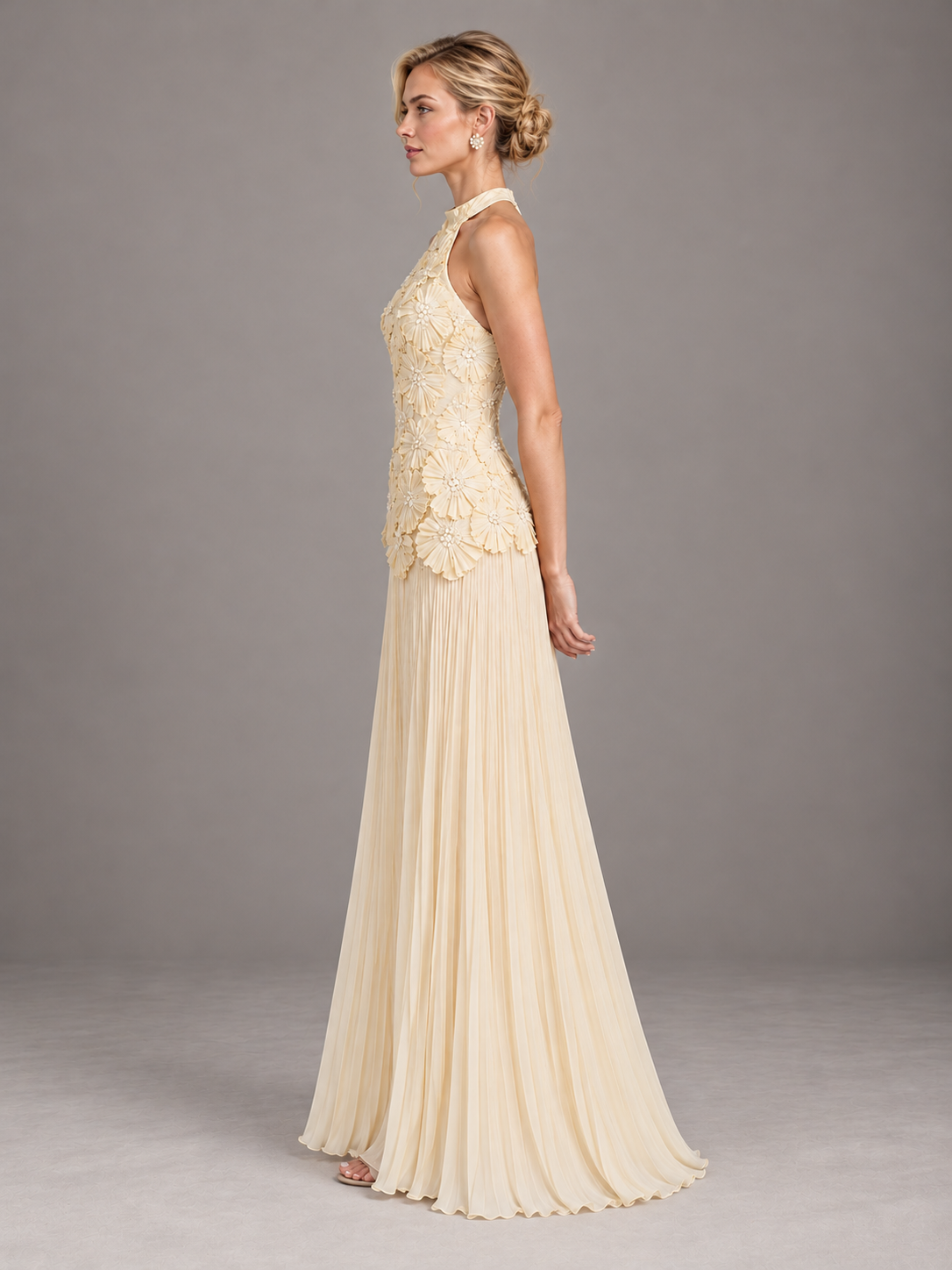 Halter Chiffon A Line Sleeveless Formal Dresses with 3D Flowers Applique & Pleated