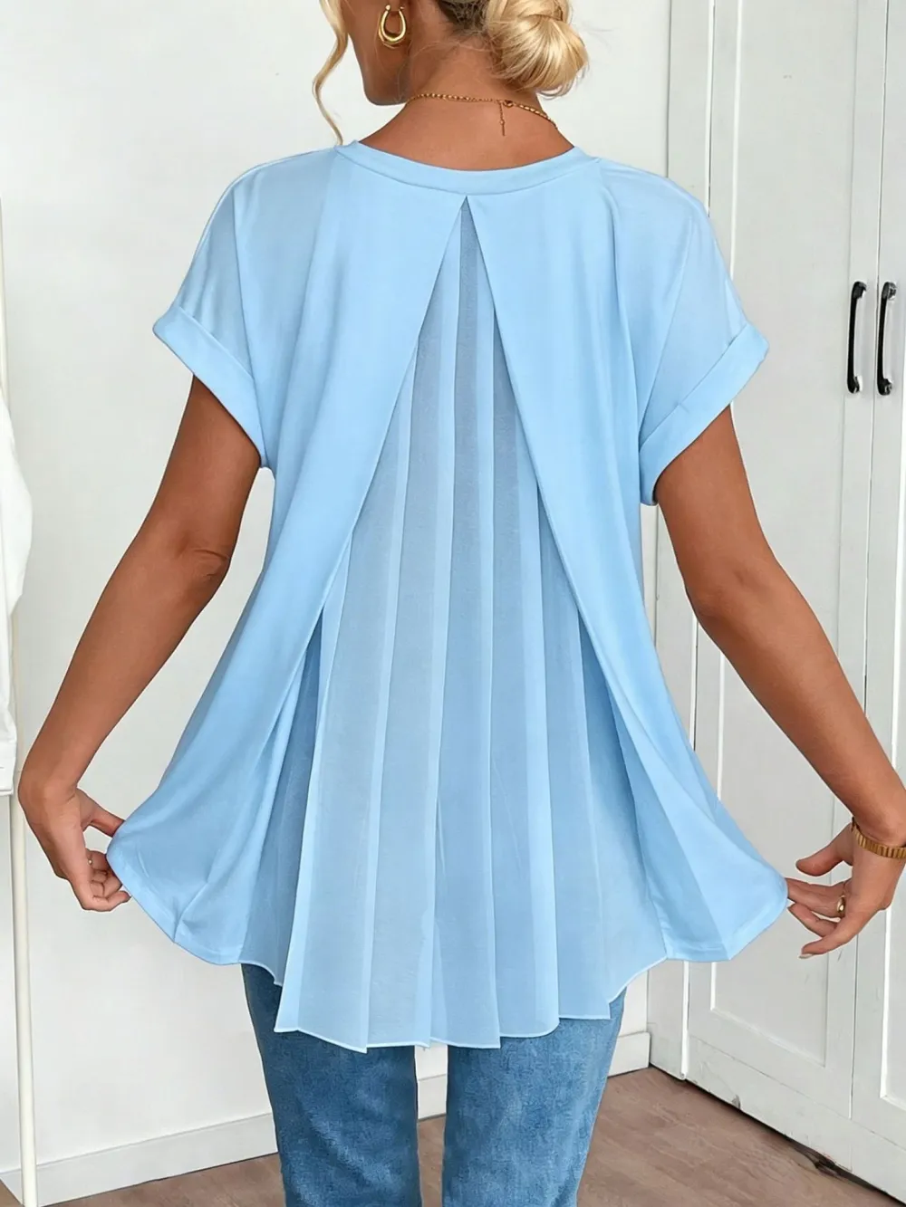 The Perfect Tee for Women Who Want Effortless Style and a Flattering Silhouette