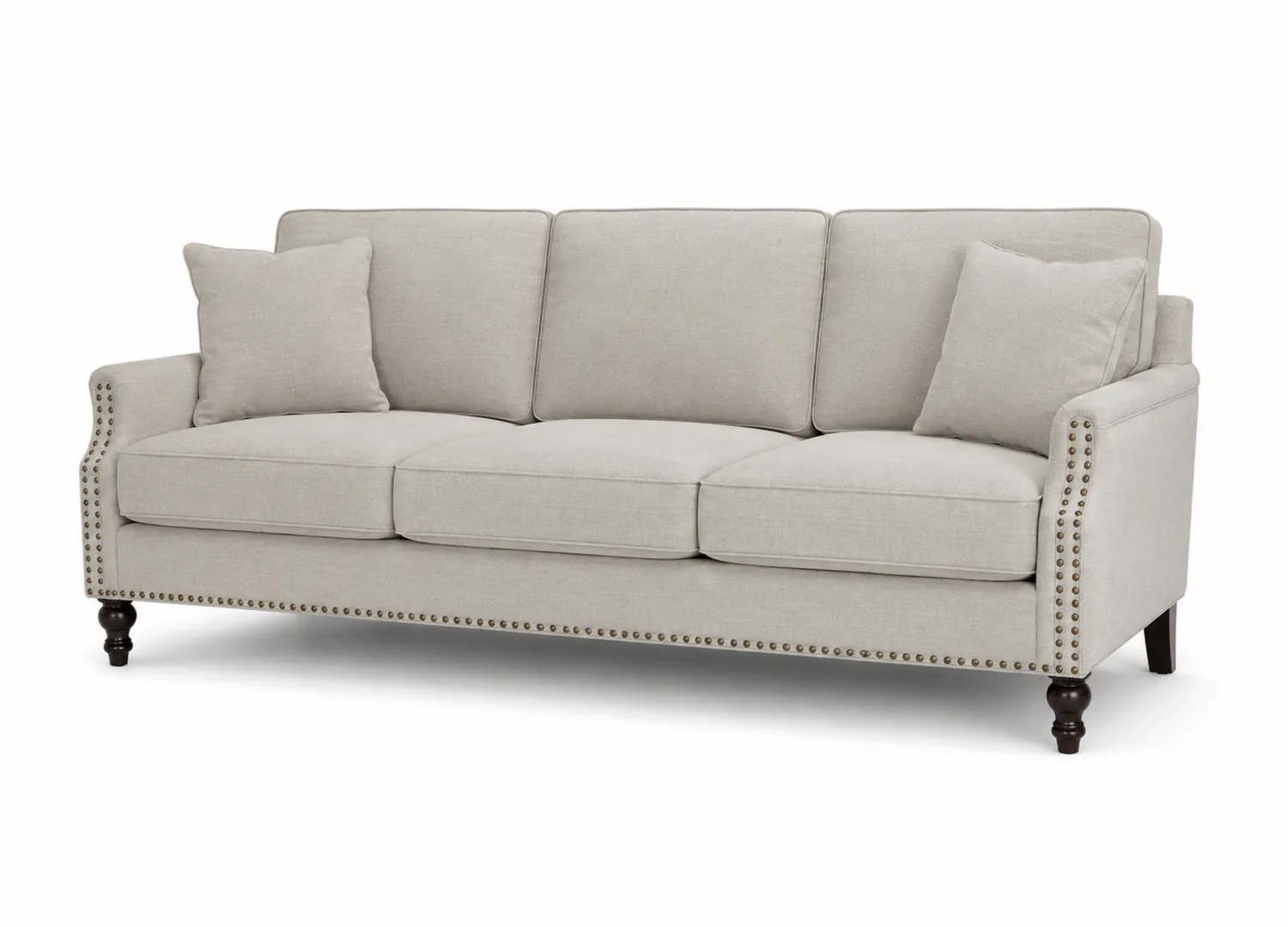 Divano a 3 posti in tessuto beige con braccioli decorativi e gambe in legno