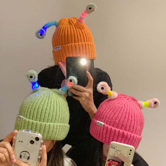 🎩Winter Parent-Child Cute Glowing Little Monster Knit Hat