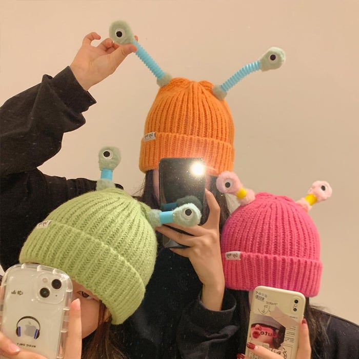 🎩Winter Parent-Child Cute Glowing Little Monster Knit Hat