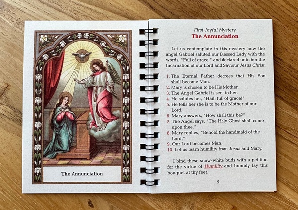 Traditional Rosary Meditation Booklet: 15 Mysteries, Prayers & Diagram