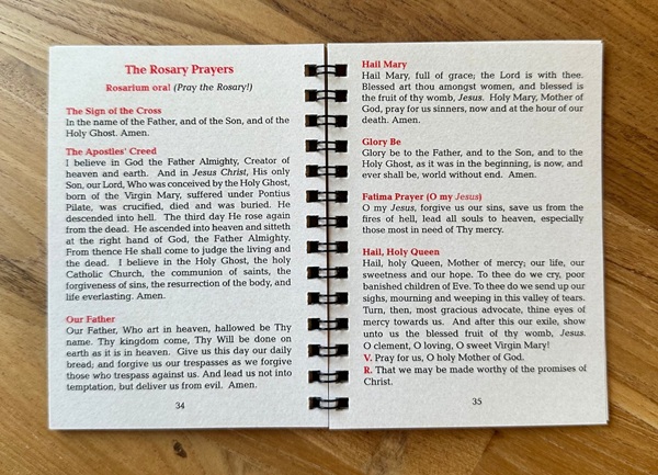 Traditional Rosary Meditation Booklet: 15 Mysteries, Prayers & Diagram