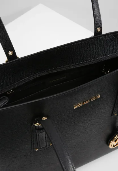 Micththael Kors VOYAGER TOTE - Handtasche - Luggage
