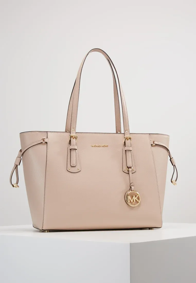 Micththael Kors VOYAGER TOTE - Handtasche - Luggage