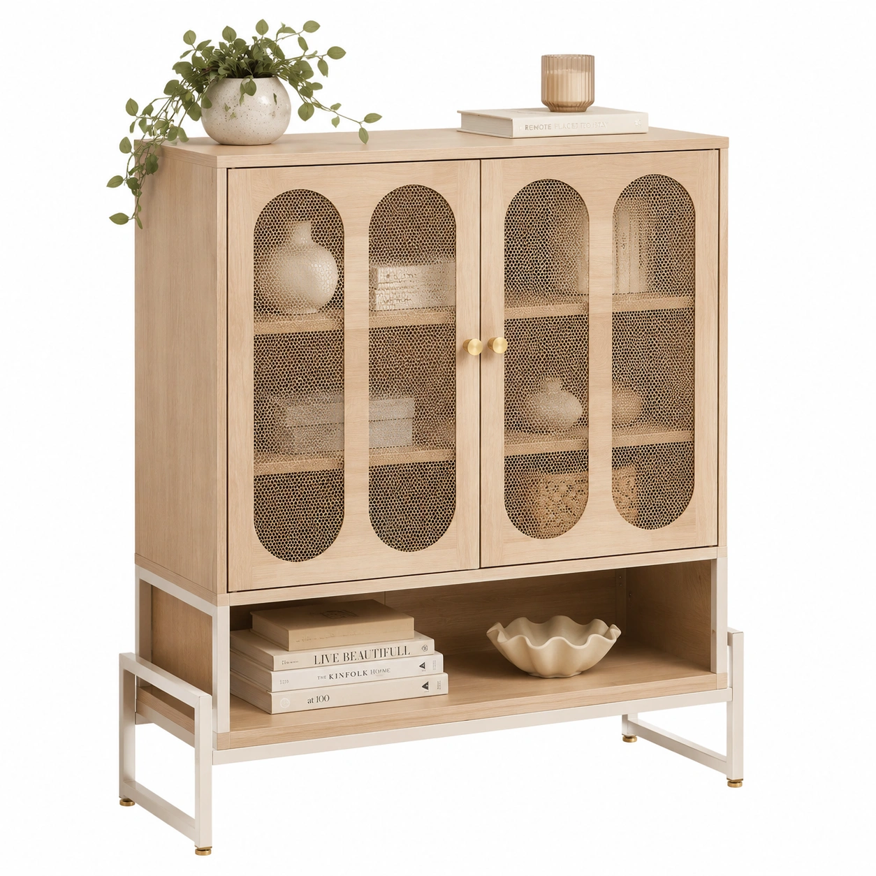 Vitrina de madera natural con puertas de ratán-nordicaurahome