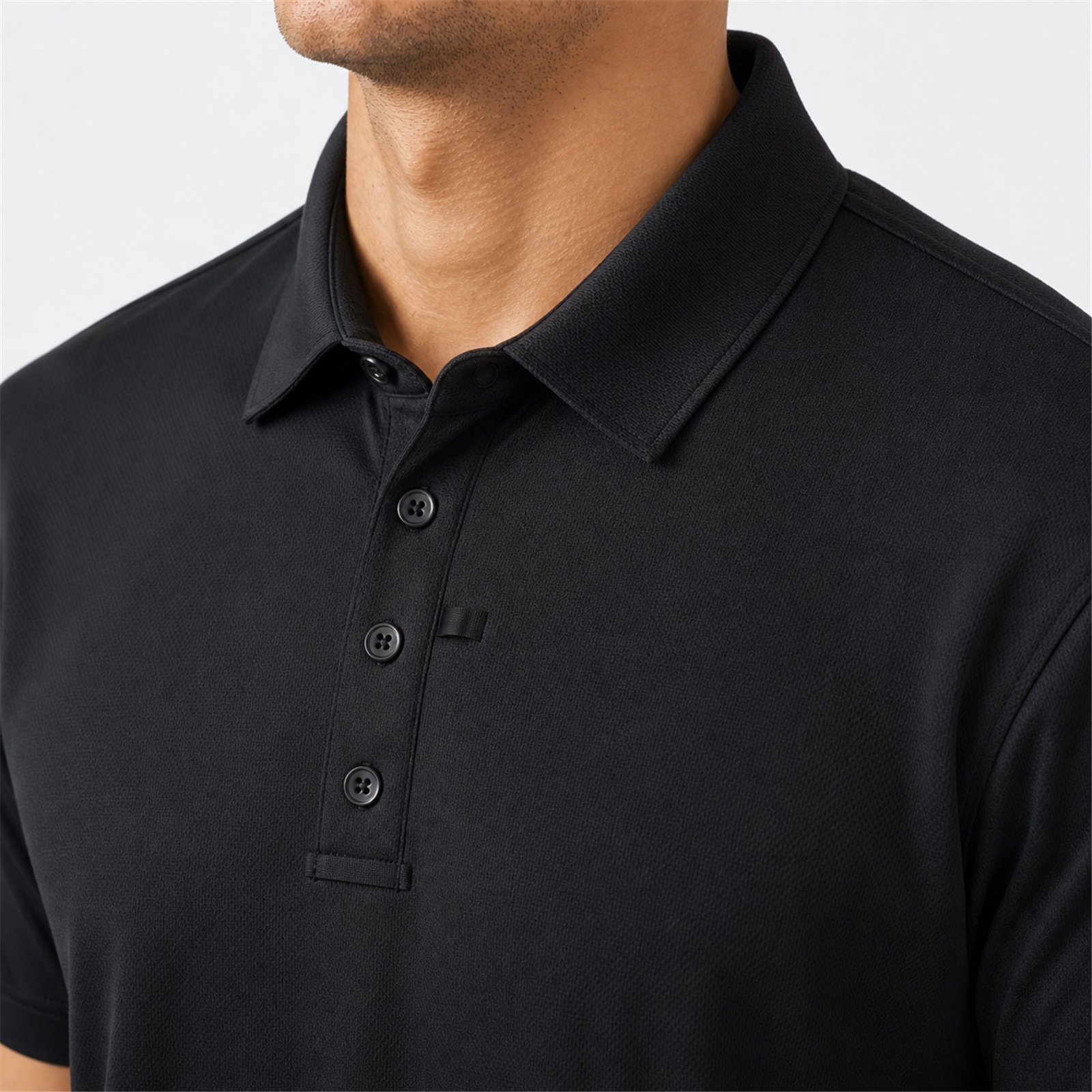 No-roll collar and three-button placket detail