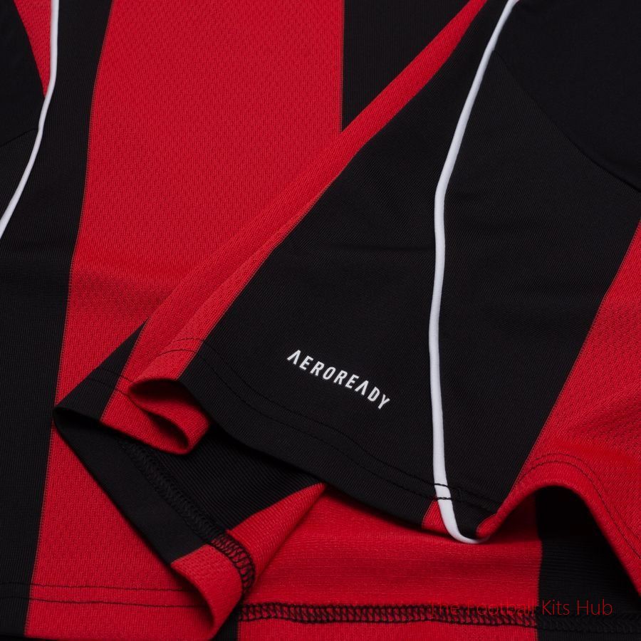 Eintracht Frankfurt Home Shirt 2025/26 Kids-unisoccer store