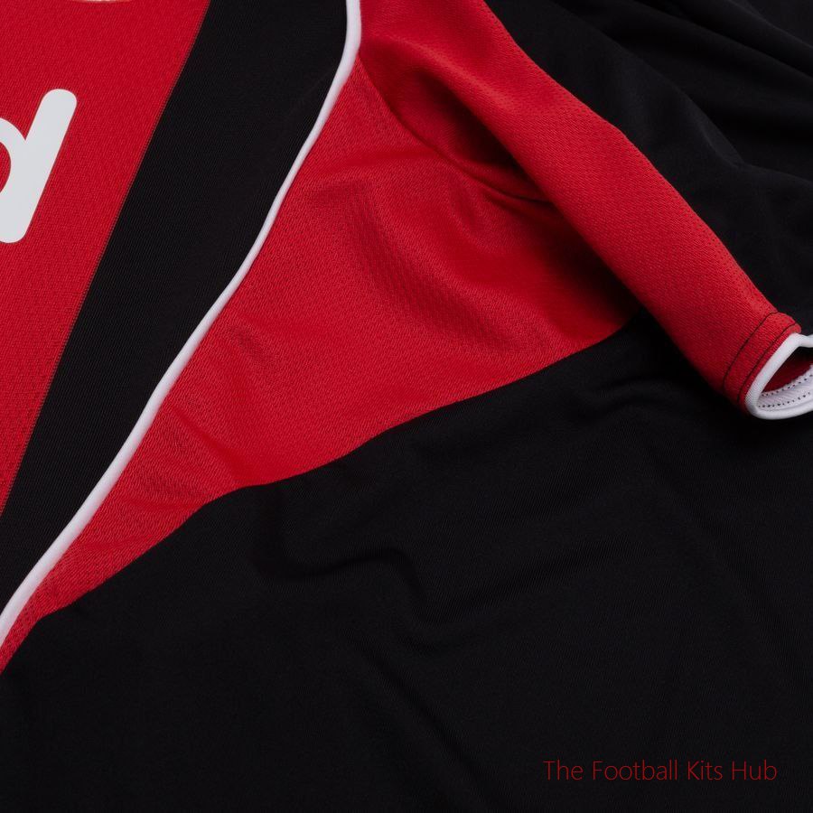 Eintracht Frankfurt Home Shirt 2025/26 Kids-unisoccer store