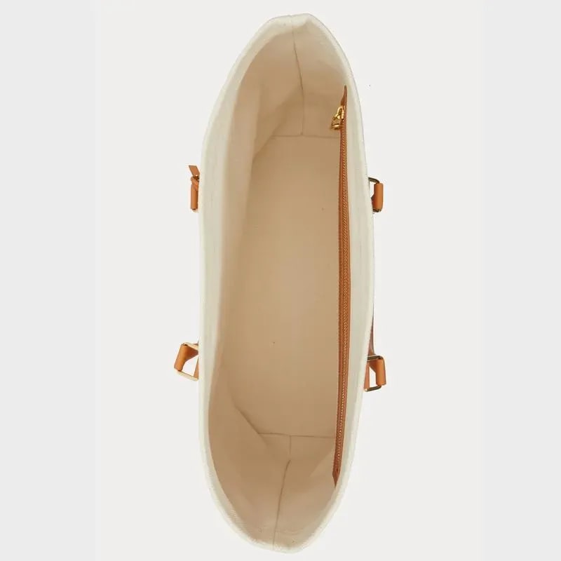 【人気商品】【キャンバストート】人気モデル愛用のホリゾンタルトートバッグ再入荷