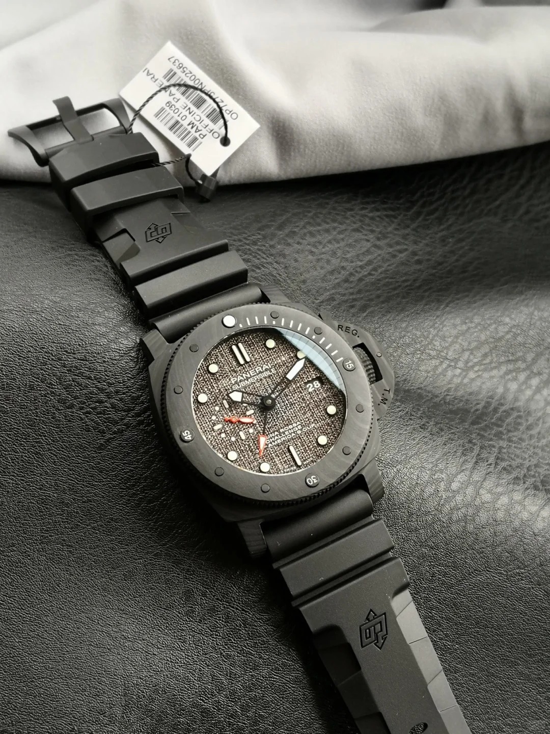 Panerai Submersible Luna Rossa Uhr PAM01039