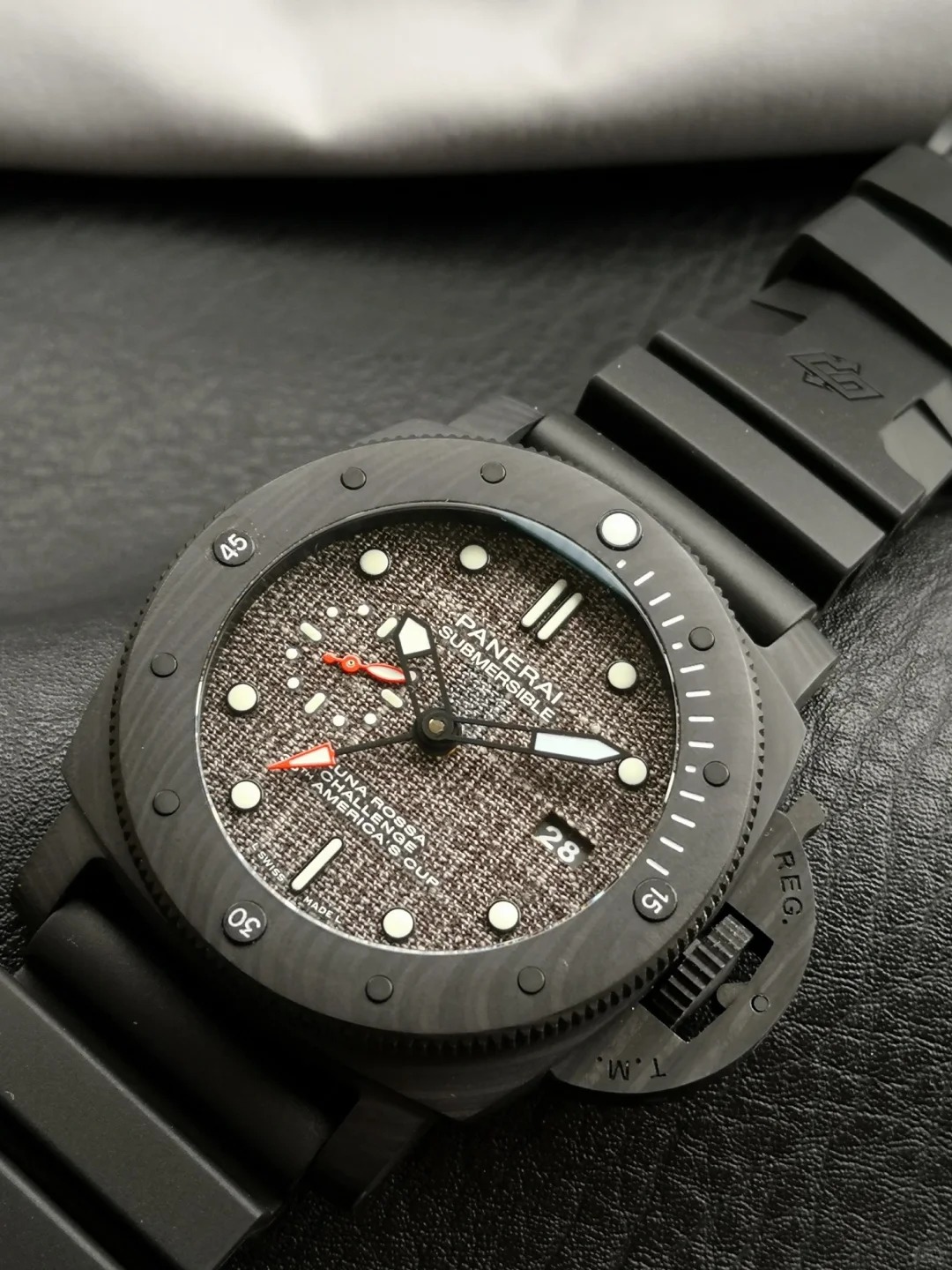Panerai Submersible Luna Rossa Uhr PAM01039