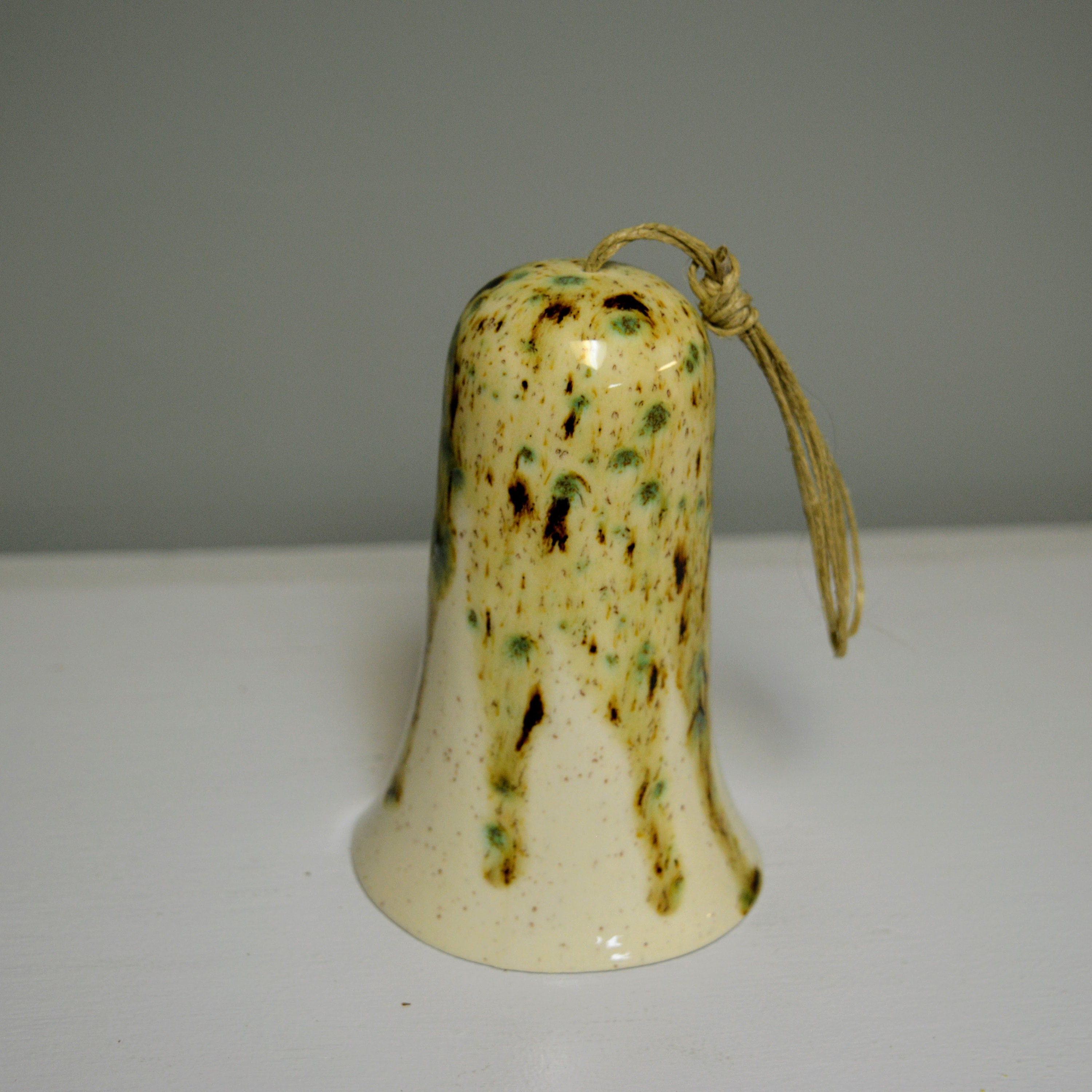 Ceramic Cream Green Glaze Wind Chime Bell‑Shaped Hanging Decor for Home Hallway Display