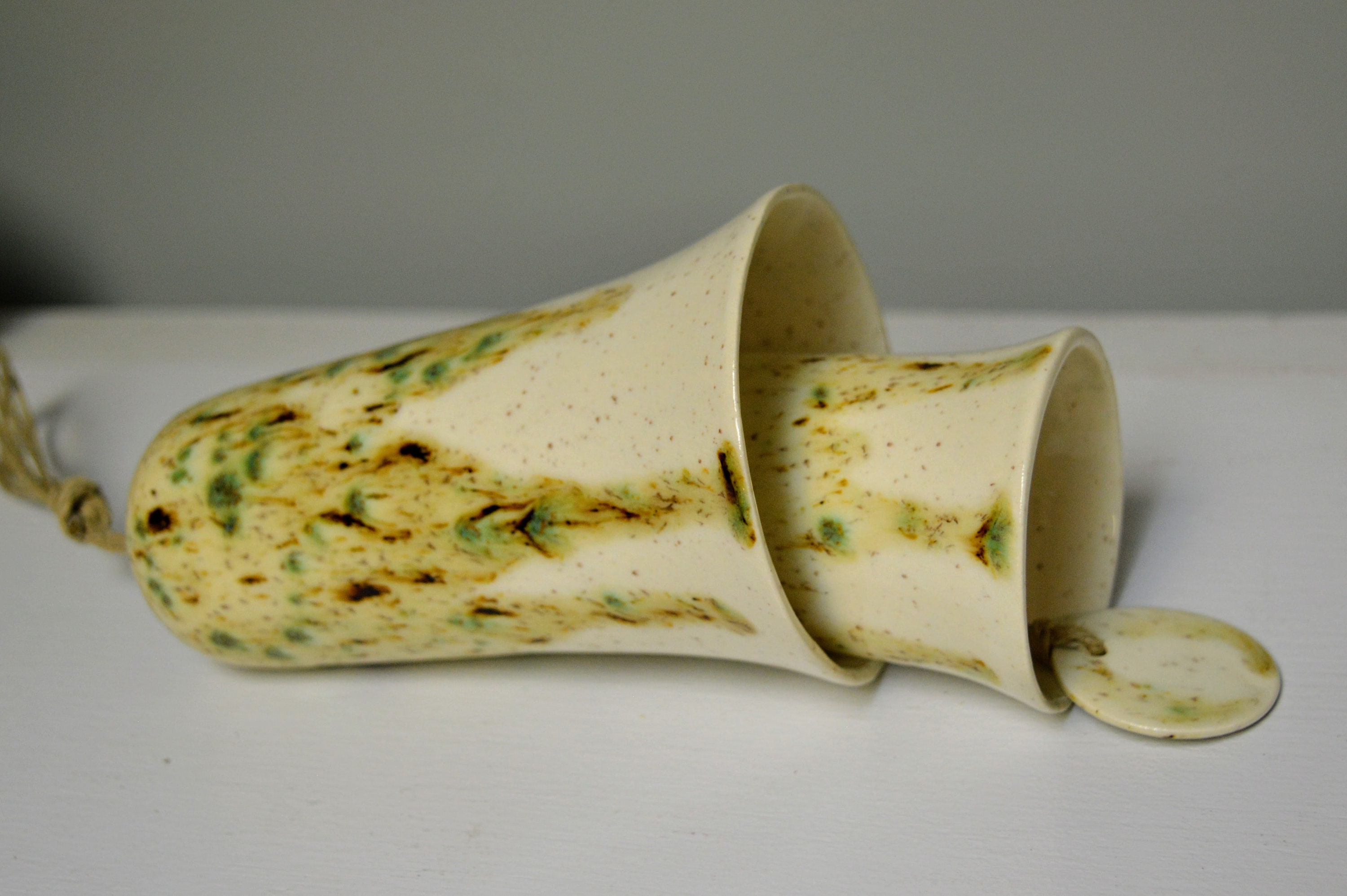 Ceramic Cream Green Glaze Wind Chime Bell‑Shaped Hanging Decor for Home Hallway Display