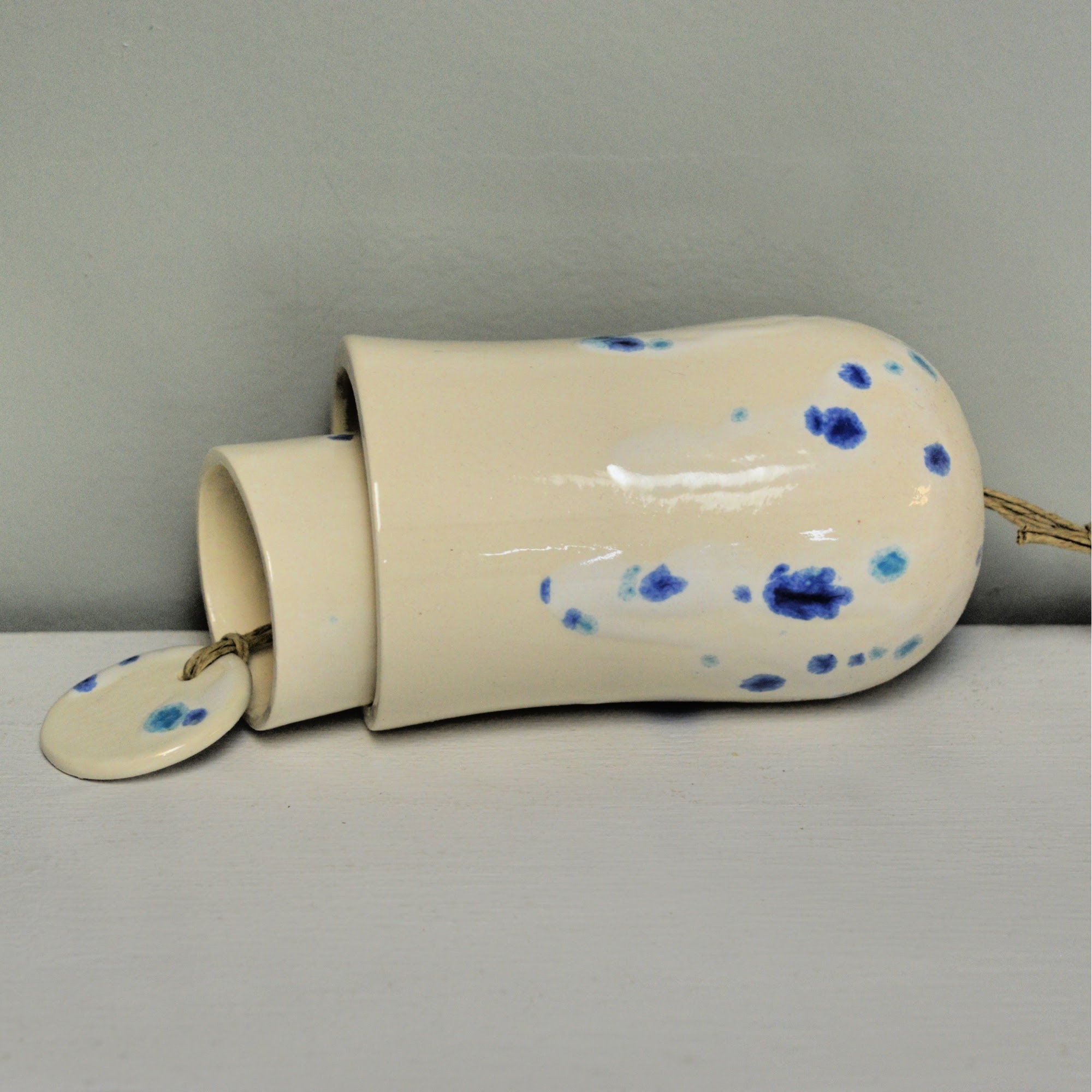 Ceramic White Blue‑Speckled Wind Chime Glossy Hanging Decor for Home Wall Display