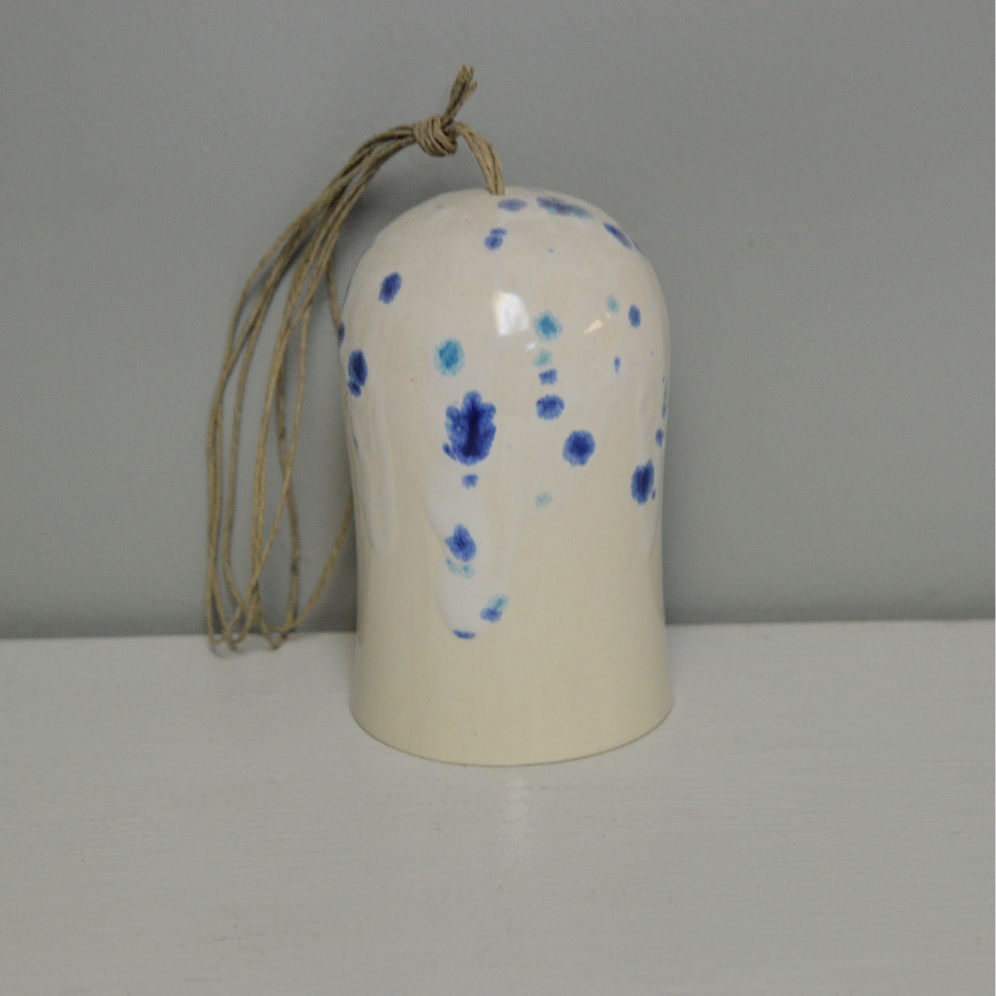 Ceramic White Blue‑Speckled Wind Chime Glossy Hanging Decor for Home Wall Display