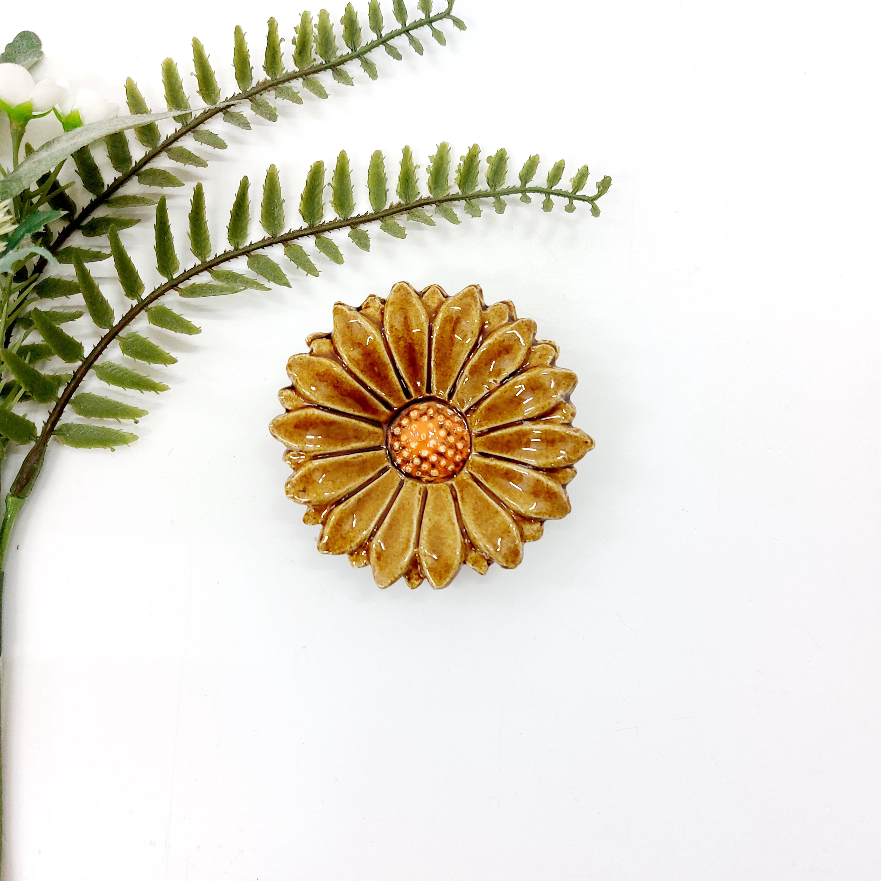 Ceramic Daisy Wall Decor, Glazed Flower Shape, Home Wall Accent