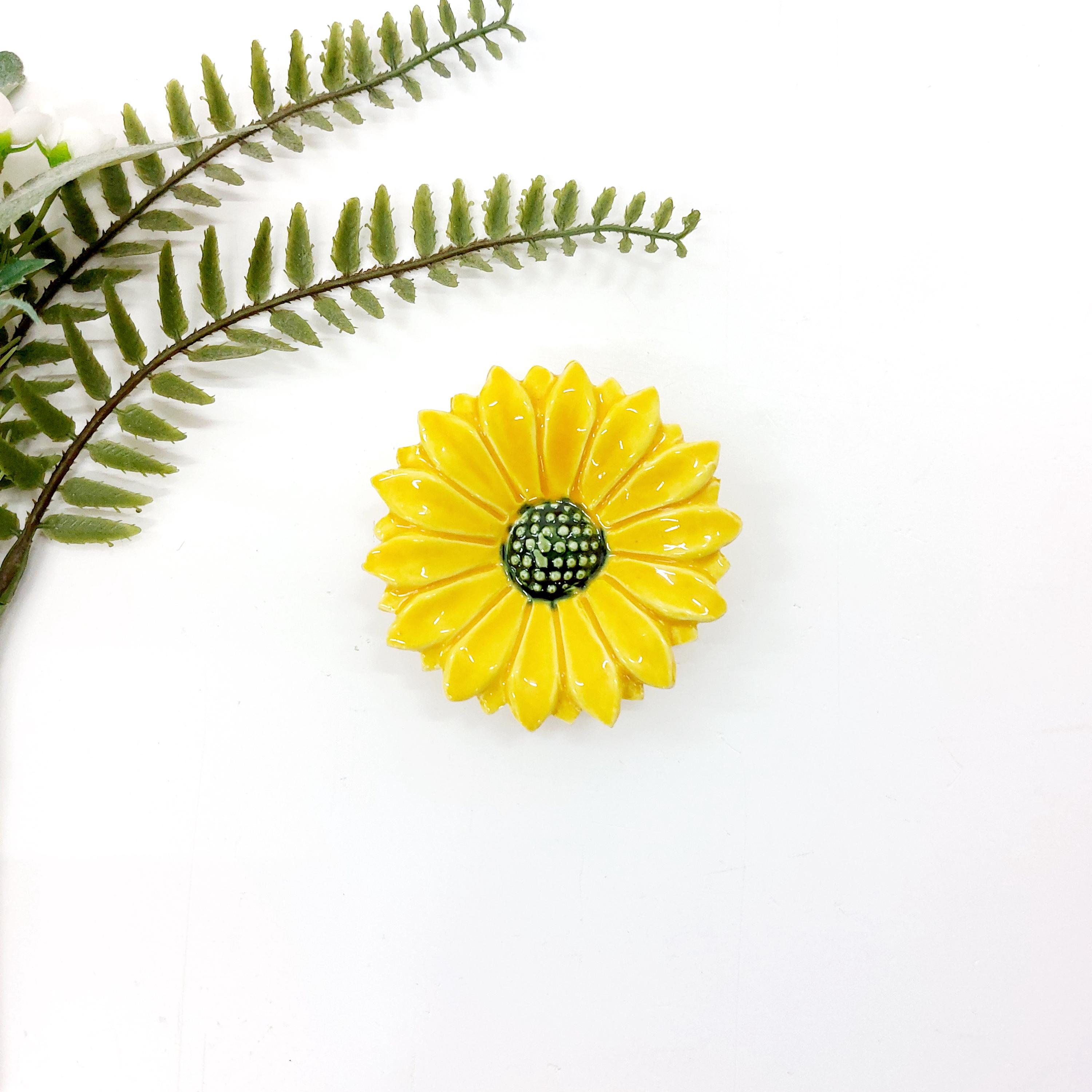 Ceramic Daisy Wall Decor, Glazed Flower Shape, Home Wall Accent