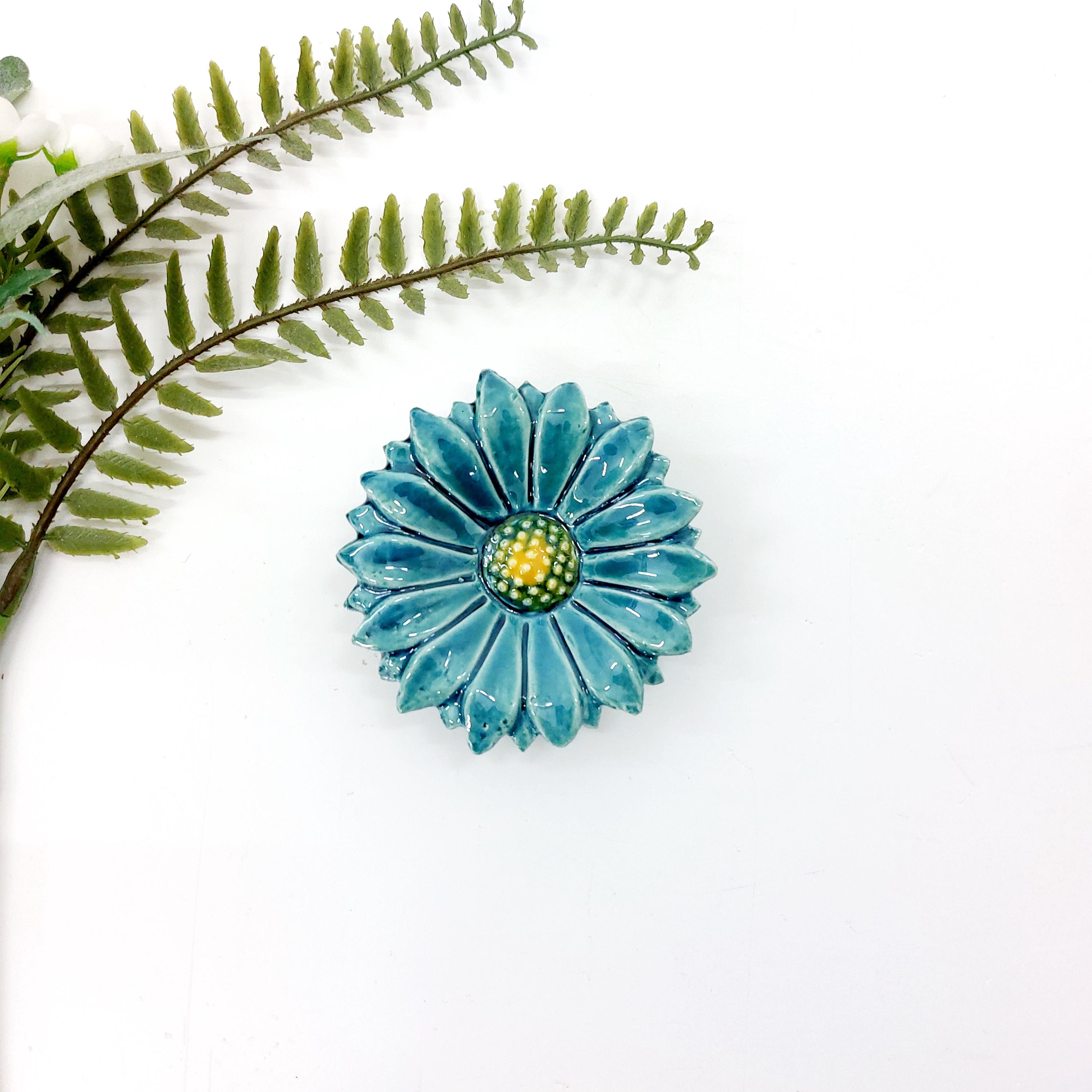 Ceramic Daisy Wall Decor, Glazed Flower Shape, Home Wall Accent