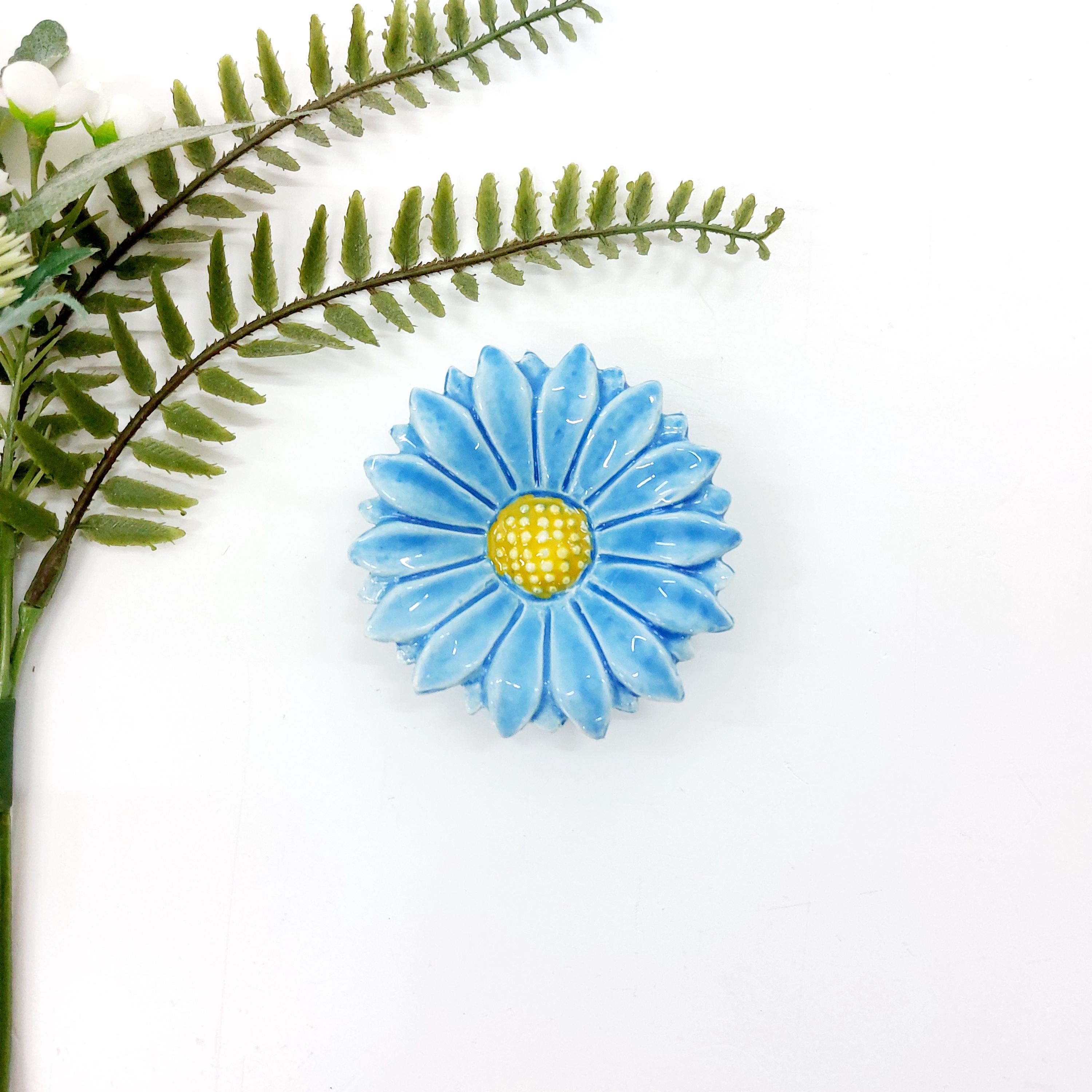 Ceramic Daisy Wall Decor, Glazed Flower Shape, Home Wall Accent