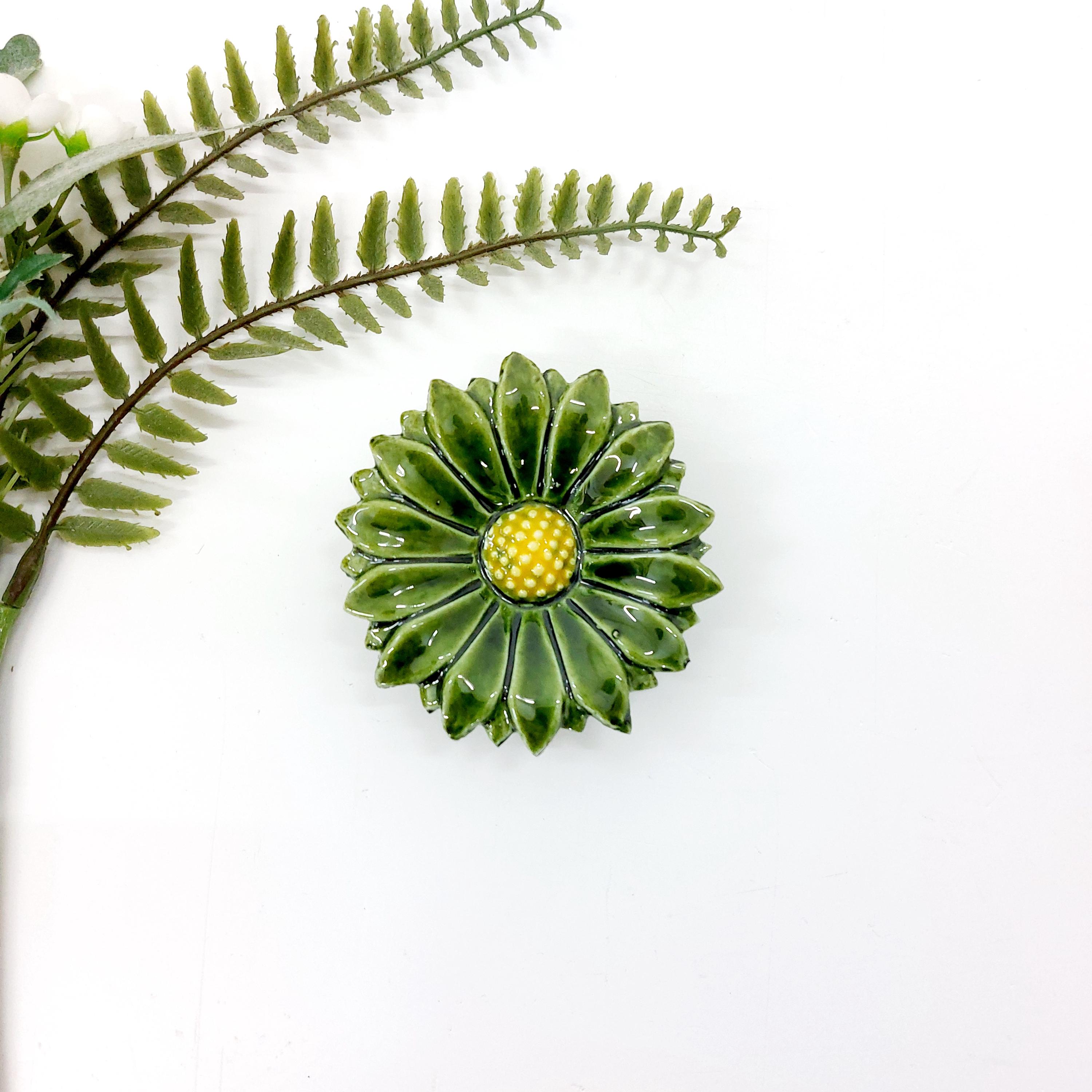 Ceramic Daisy Wall Decor, Glazed Flower Shape, Home Wall Accent
