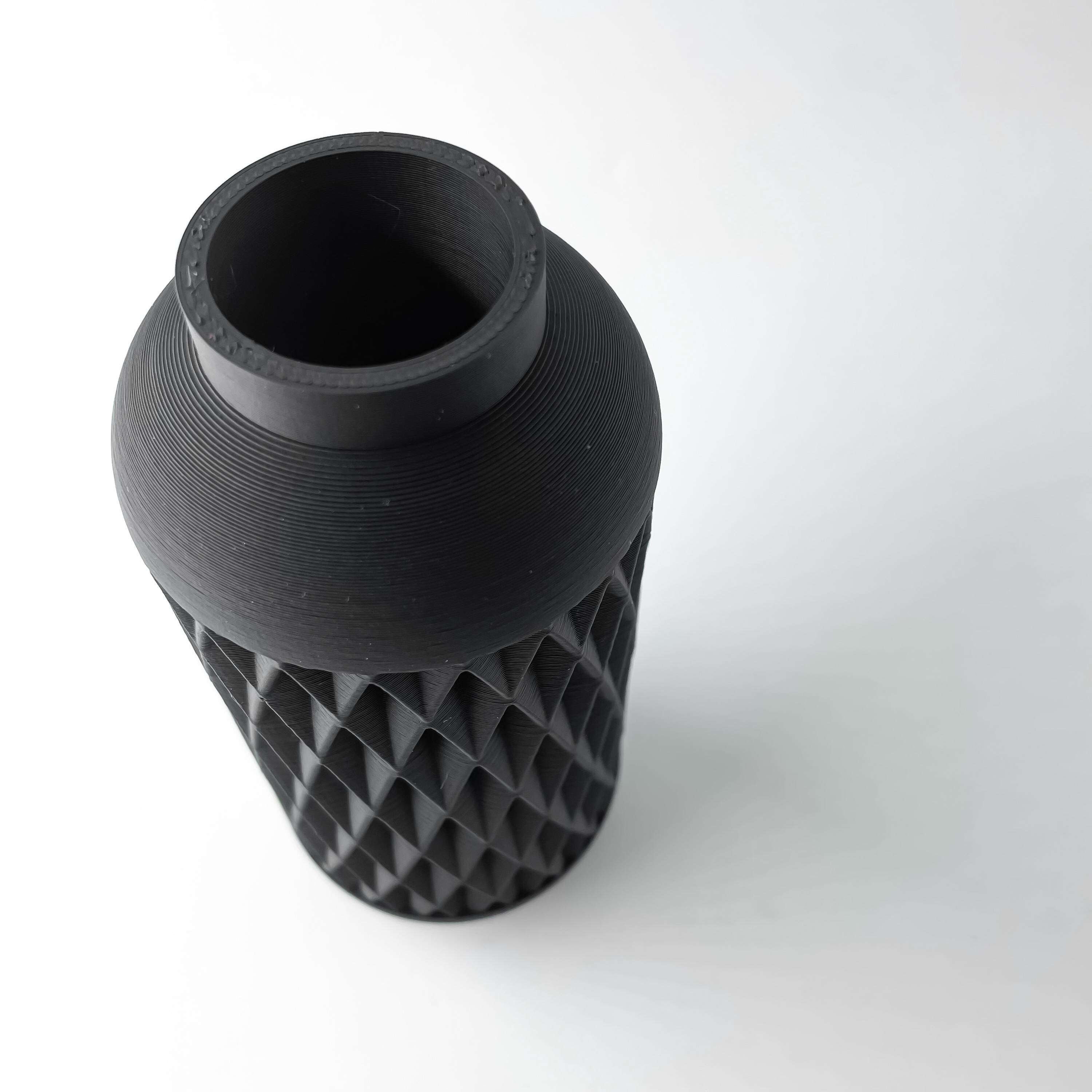 Black Diamond‑Textured Decorative Vase for Modern Interior Styling