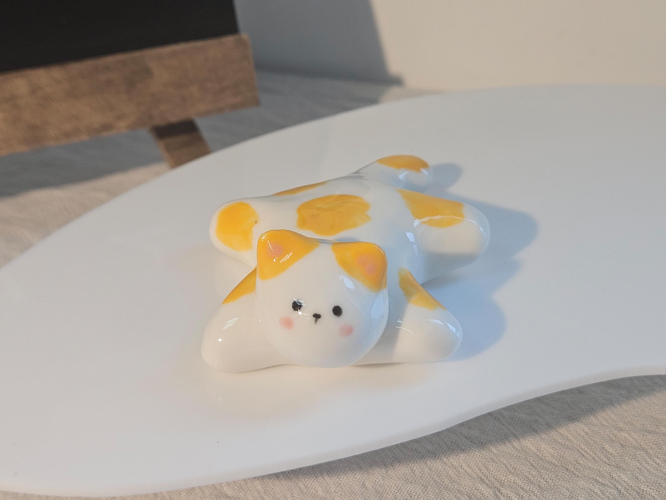 Ceramic Cat Figurines Flat‑Pose Decorative Ornaments for Home Shelf Display