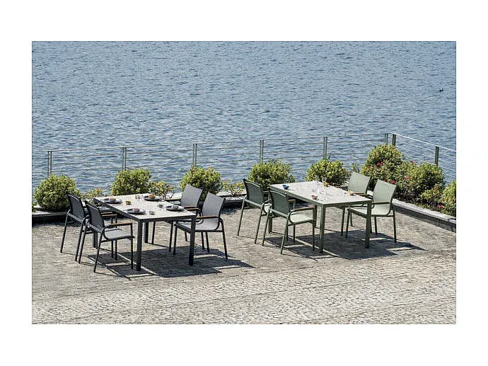 Gartenmöbel-Set mit Glastisch und 4 Stühlen in Dunkelgrün-decoravito.com