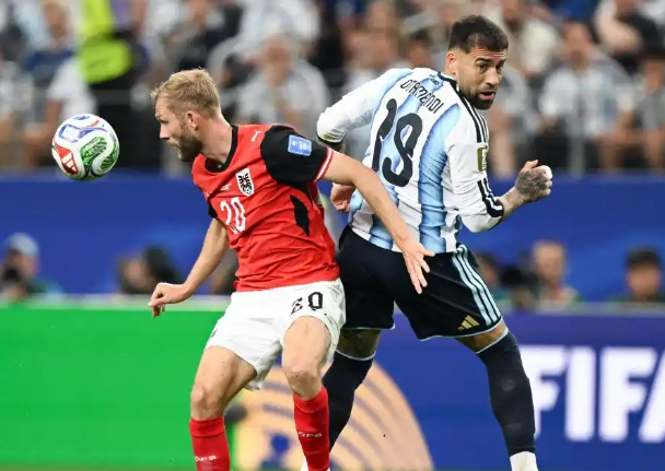 Otamendi in action