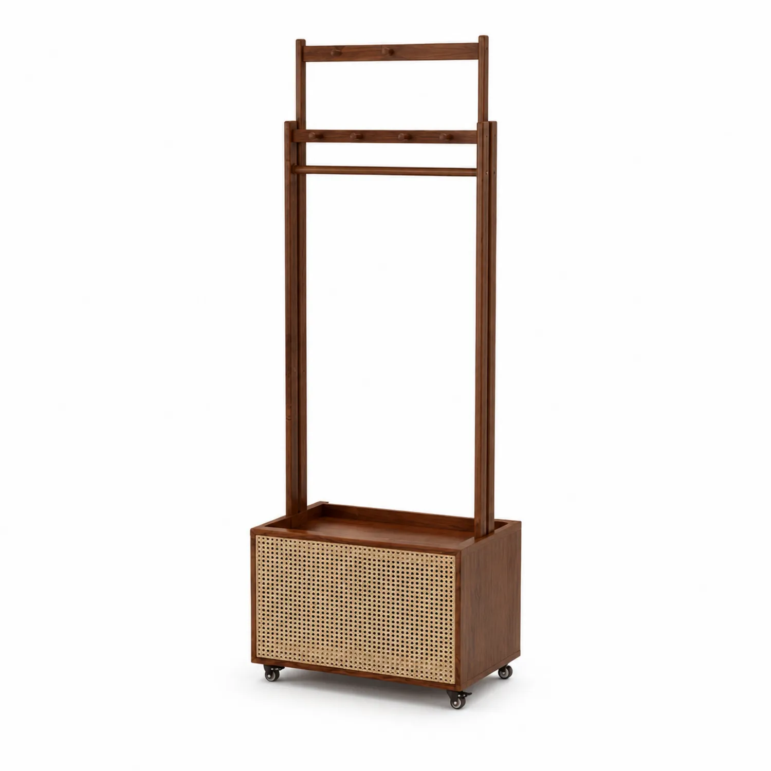 Portemanteau en bois avec coffre en rotin et roulettes