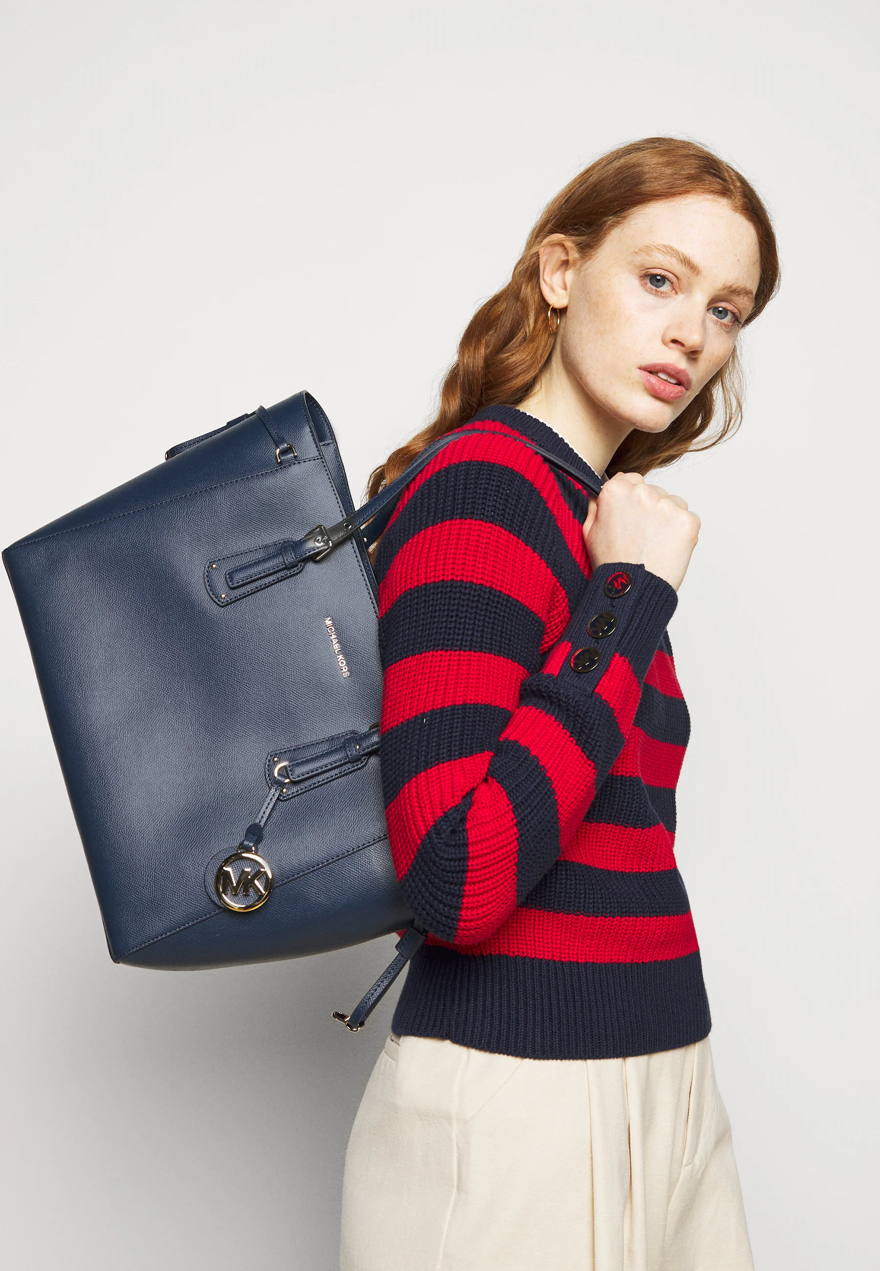 MICHthtAEL Micththael Kors VOYAGER TOTE - Handtasche - Navy