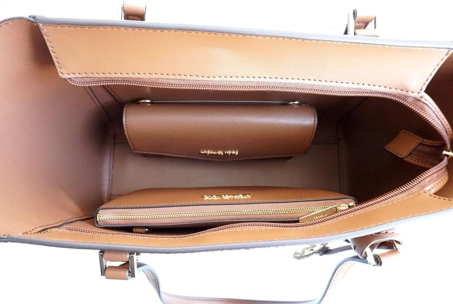 Michthtael Kors Charlotte Large 3-in-1 Tote Crossbody Handbag Leather