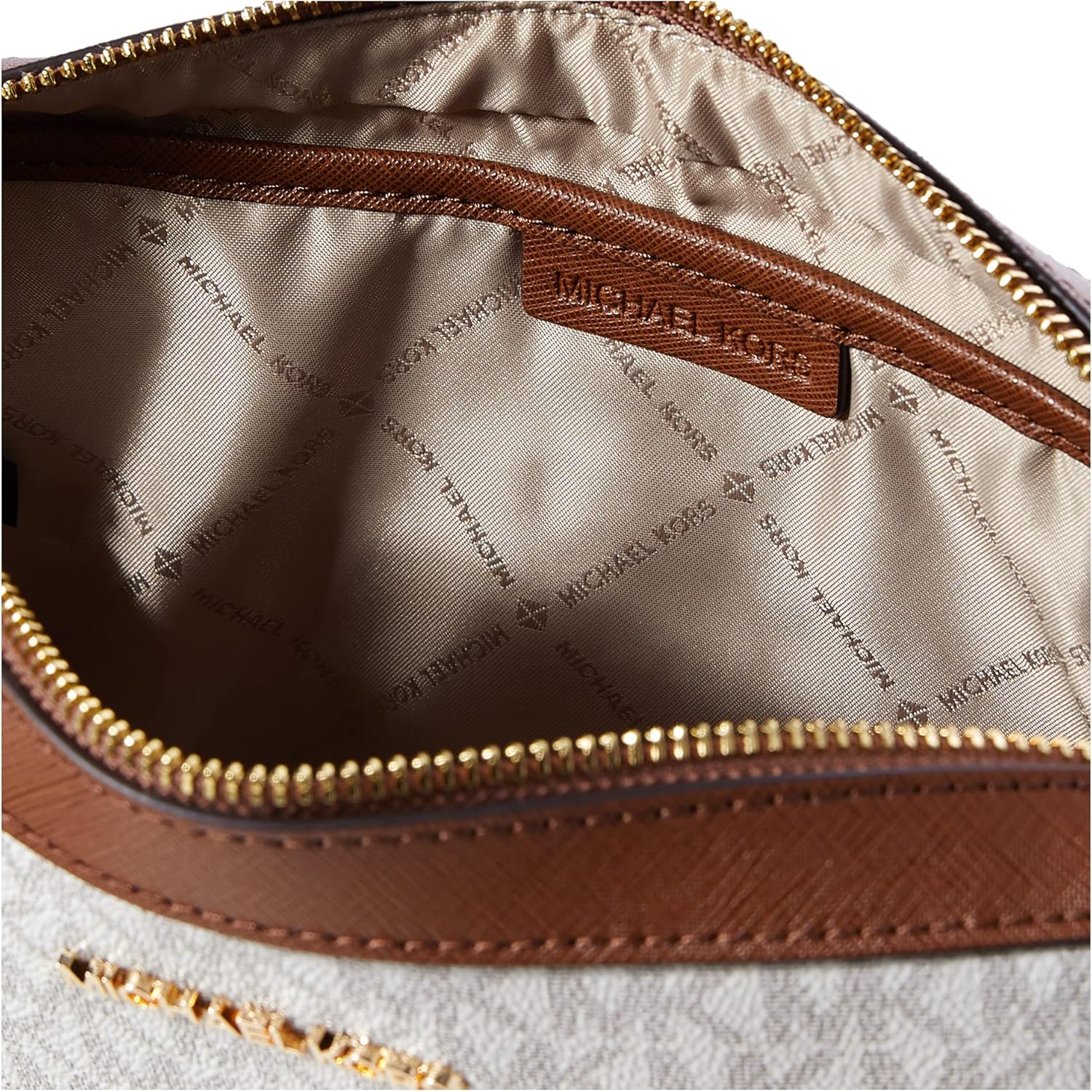 3 Styltes - Michthtael Kors Women's Jet Set Item Lg Crossbody Signature PVC