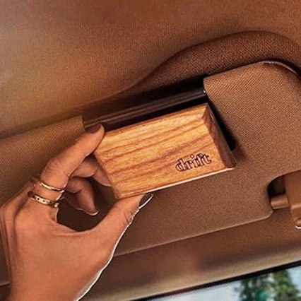 Car Sun Visor Aromatherapy Clip – Wooden Fragrance Ornament