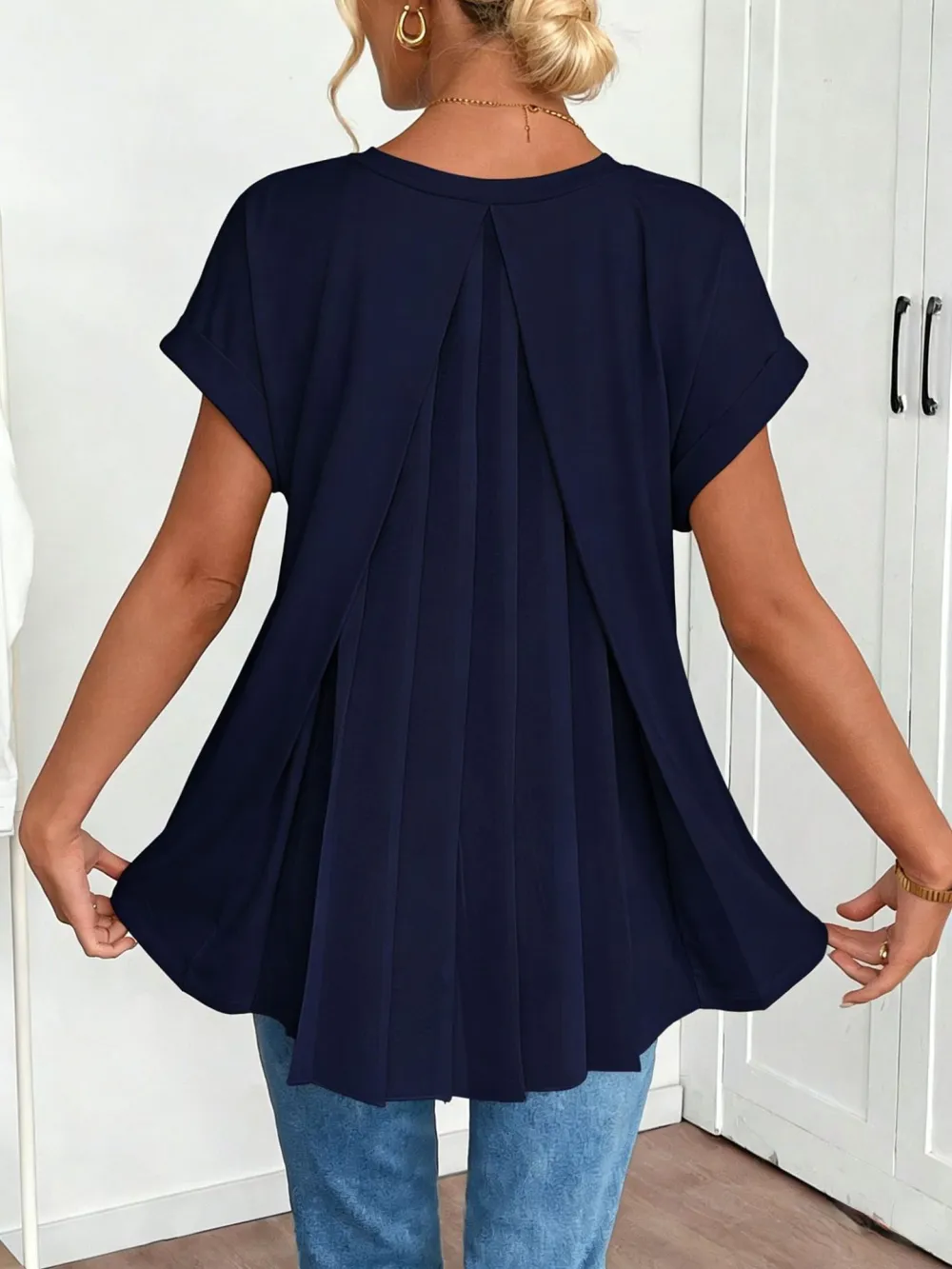 The Perfect Tee for Women Who Want Effortless Style and a Flattering Silhouette