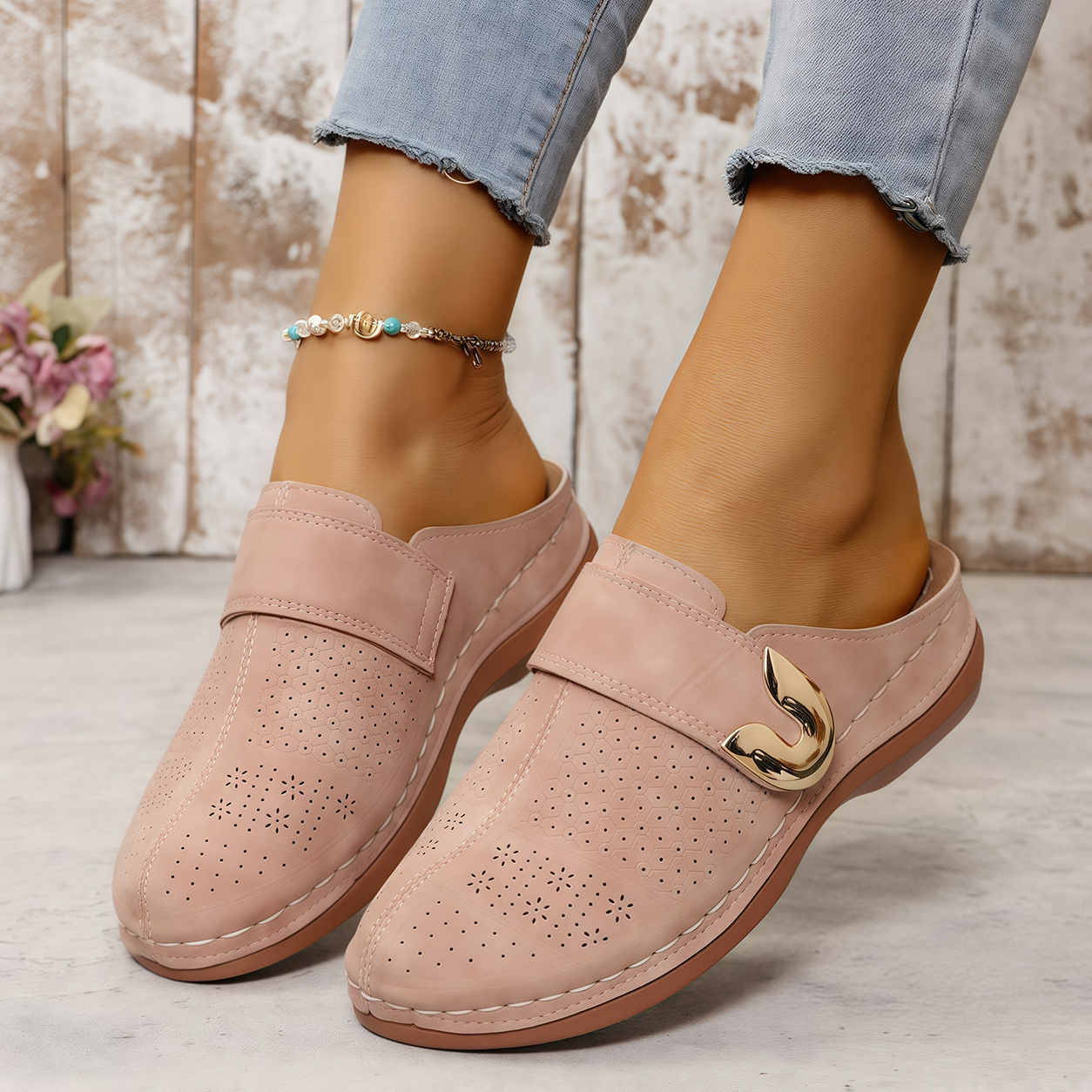 🏆 Ganztägiger Komfort 👣 Bequeme Leder-Slipper mit Keilabsatz – leicht anzuziehen und angenehm beim Gehen ⏳ 𝐋𝐄𝐓𝐙𝐓𝐄𝐑 𝐓𝐀𝐆: 𝟖𝟎 % 𝐑𝐀𝐁𝐀𝐓𝐓