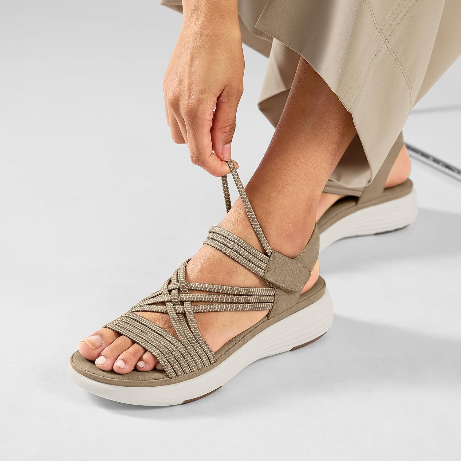 ⚡BQODQO® Bequeme Damen-Walking-Sandalen | 💖Elastischer Riemen • Leicht & rutschfest • Ideal für Sommer, Reise & Alltag