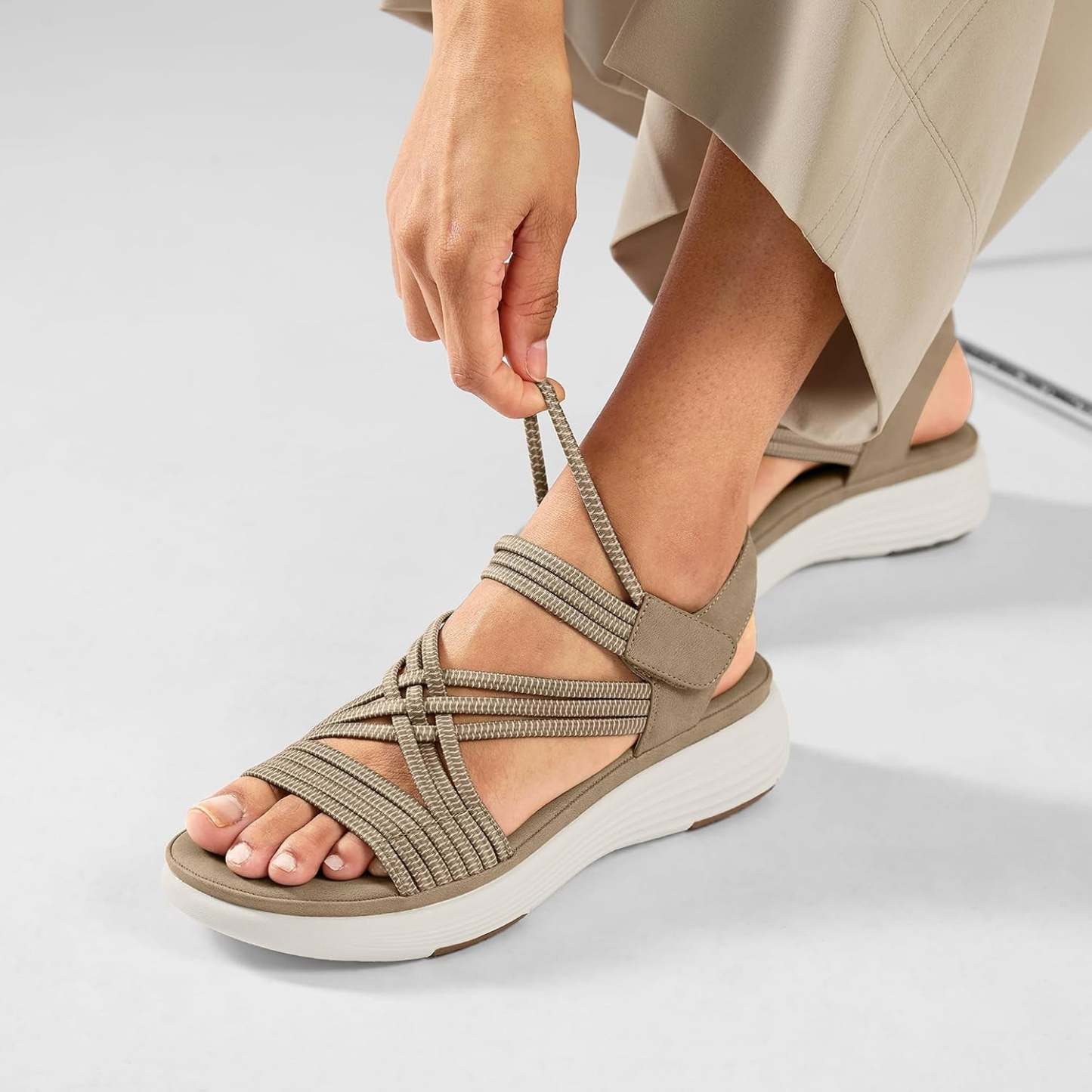⚡BQODQO® Bequeme Damen-Walking-Sandalen | 💖Elastischer Riemen • Leicht & rutschfest • Ideal für Sommer, Reise & Alltag