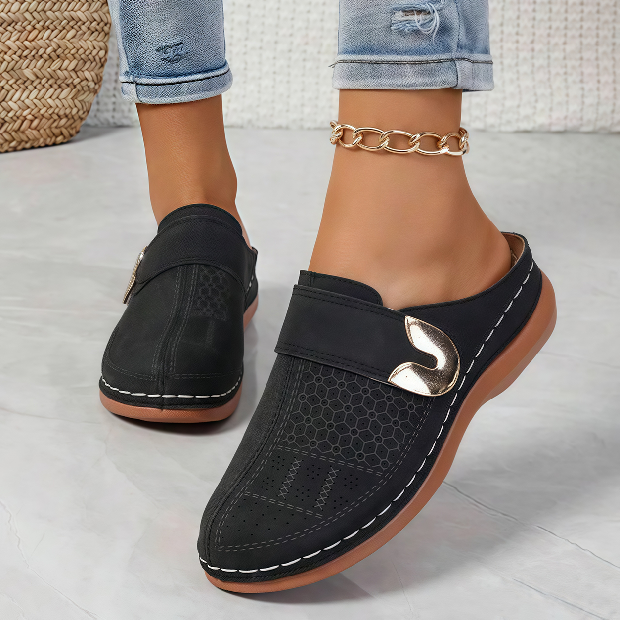 🏆 Ganztägiger Komfort 👣 Bequeme Leder-Slipper mit Keilabsatz – leicht anzuziehen und angenehm beim Gehen ⏳ 𝐋𝐄𝐓𝐙𝐓𝐄𝐑 𝐓𝐀𝐆: 𝟖𝟎 % 𝐑𝐀𝐁𝐀𝐓𝐓
