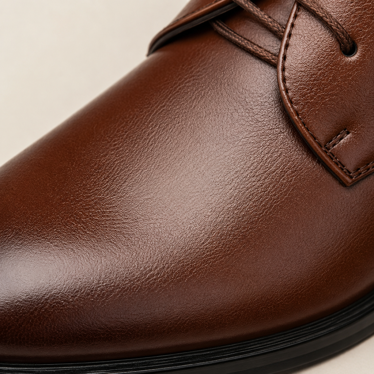 Oberfl&auml;che der Herren-Schn&uuml;rschuhe