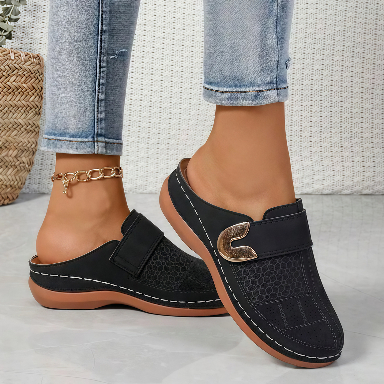 🏆 Ganztägiger Komfort 👣 Bequeme Leder-Slipper mit Keilabsatz – leicht anzuziehen und angenehm beim Gehen ⏳ 𝐋𝐄𝐓𝐙𝐓𝐄𝐑 𝐓𝐀𝐆: 𝟖𝟎 % 𝐑𝐀𝐁𝐀𝐓𝐓