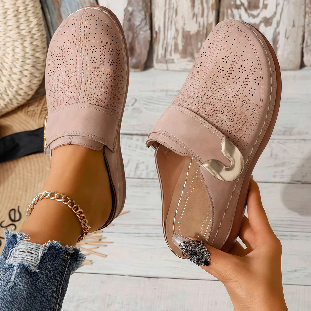 🏆 Ganztägiger Komfort 👣 Bequeme Leder-Slipper mit Keilabsatz – leicht anzuziehen und angenehm beim Gehen ⏳ 𝐋𝐄𝐓𝐙𝐓𝐄𝐑 𝐓𝐀𝐆: 𝟖𝟎 % 𝐑𝐀𝐁𝐀𝐓𝐓