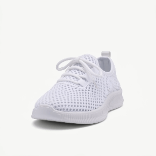 Ademende sneaker in beweging